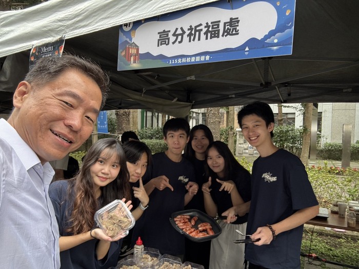 園遊會系學會擺攤