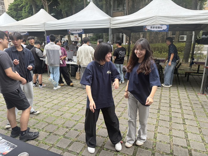 園遊會系學會擺攤
